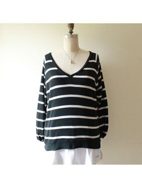 Vintage Aritzia TNA Black White Striped V-Neck Long Sleeve Top Size S